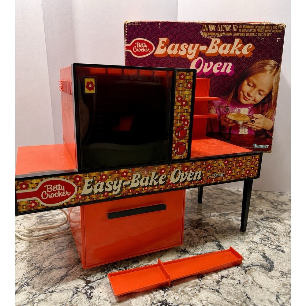 Vtg 1976, #15750 Betty Crocker Easy Bake Oven w/ Original Box Stick Kenner WORKS